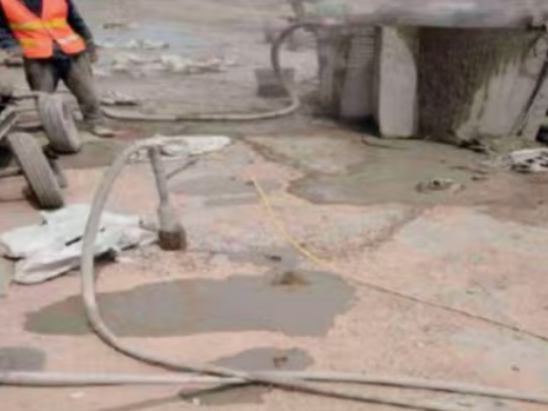 岢岚水泥混凝土路面板底注浆技术 路面脱空注浆整治方案