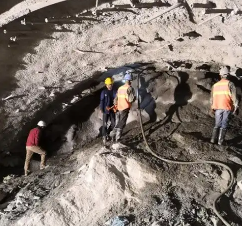 岢岚拱顶带模注浆料的施工流程及注意事项